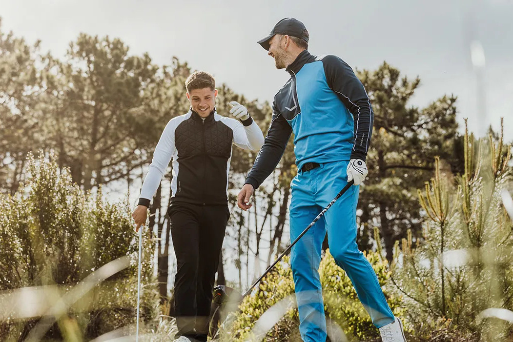 Picture of two smiling men in modern golf clothes